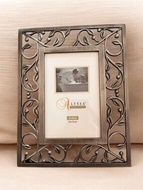Vintage ornate silver color frame for 4”x6” photo
